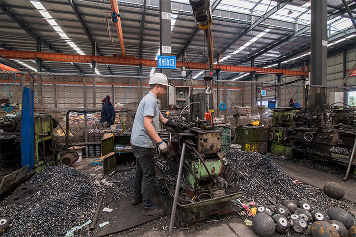 武汉网架配件-螺栓球加工车间